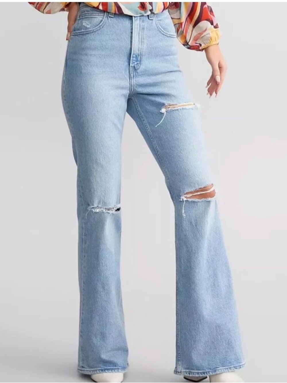 Levi’s 70 High Flare Light Wash High-Rise Distressed Flare Jeans Size 27x32 NWT